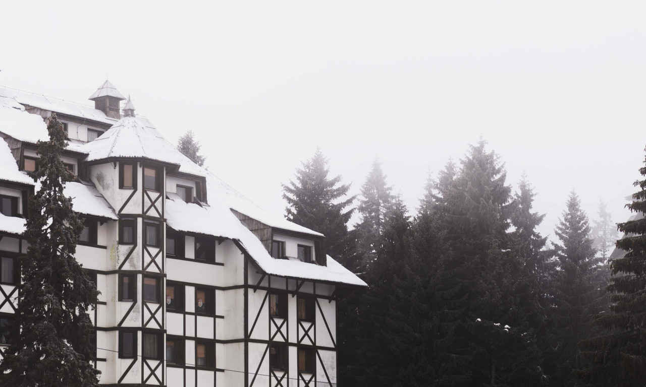 IZNENADIO NAS JE SNEG U MAJU, A MOŽEMO I NA SKIJE Kopaonik kao u januaru, zabeleli se Kamena gora i Rudno (FOTO)