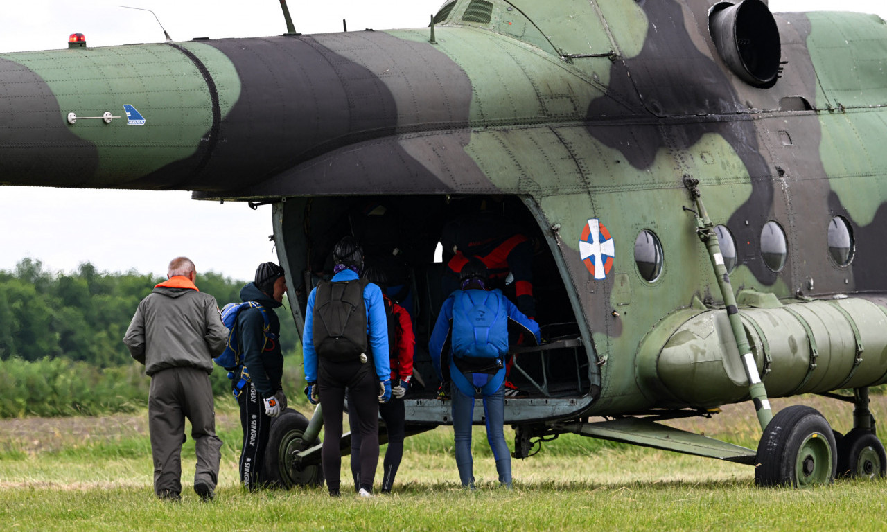 VIŠEDNEVNA MANIFESTACIJA BALKANSKI SKOK PRIJATELJSTVA Stiglo oko 90 padobranaca iz Srbije i regiona (FOTO)