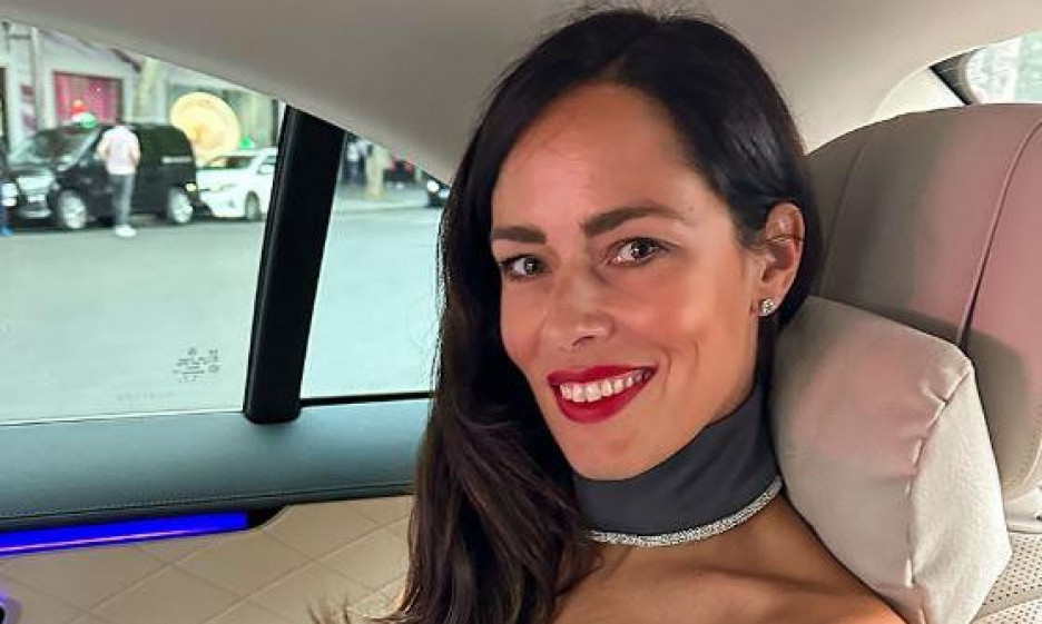 ANA BLISTA U CRVENOJ HALJINI: Ne smiruje se na gala događajima, dok Švajni neguje samo kiseo osmeh (FOTO)