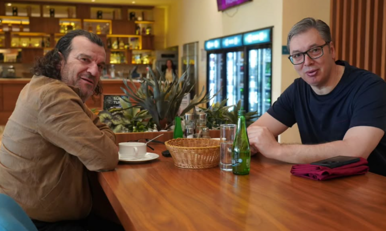 NADREALNA SLIKA! Vučić sprema ćevape, Lukas jede supu pred nastup u Nišu (FOTO)