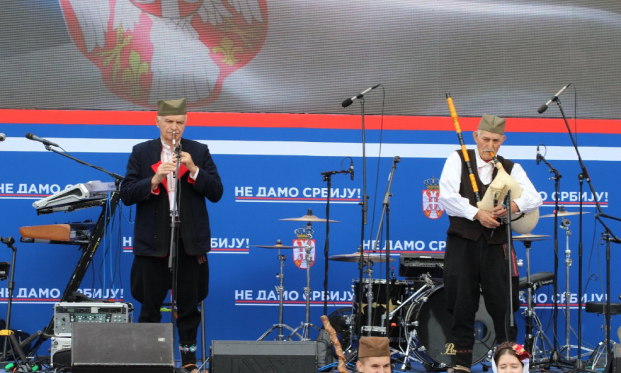 POČEO SVENARODNI SABOR U NIŠU: Nastupila kulturno-umetnička društva, građani pristižu na mesto manifestacije