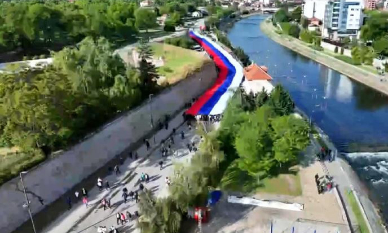 RAZVIJENA NAJDUŽA ZASTAVA SRBIJE NA SKUPU U NIŠU: Pogledajte veličanstven prizor!