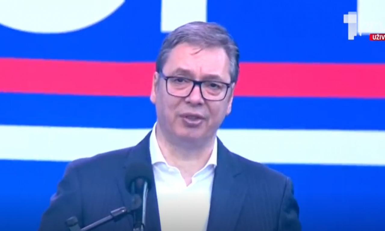 VUČIĆ STAO PRED GRAĐANE U NIŠU Njegove reči će ući u istoriju: "Srbija je progledala" (VIDEO)