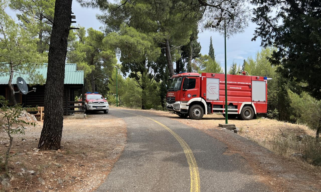ISPAO IZ AUTOMOBILA I VISIO NA GRANI IZNAD PROVALIJE DUBOKE 300 METARA Neviđena drama kod Šavnika