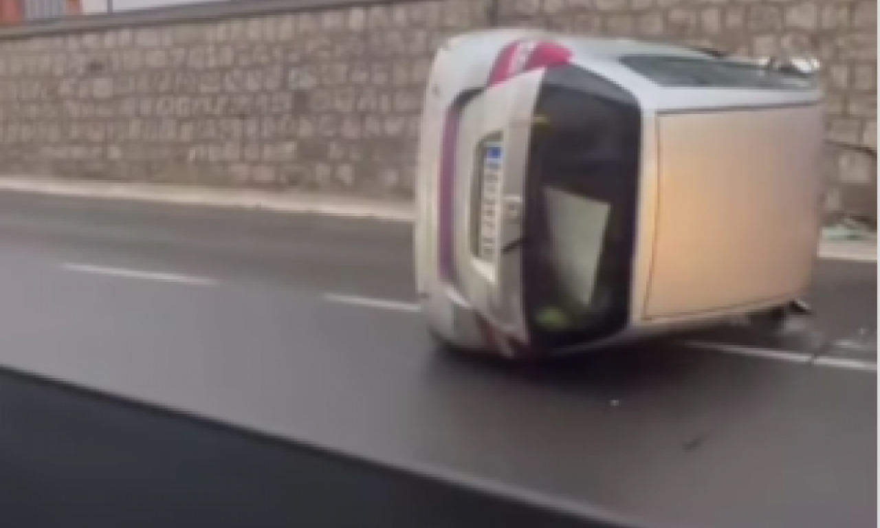 VOZILO SE PREVRNULO NA BOK U ZEMUNU: Stvaraju se zastoji u tom delu grada, kod stadiona (VIDEO)