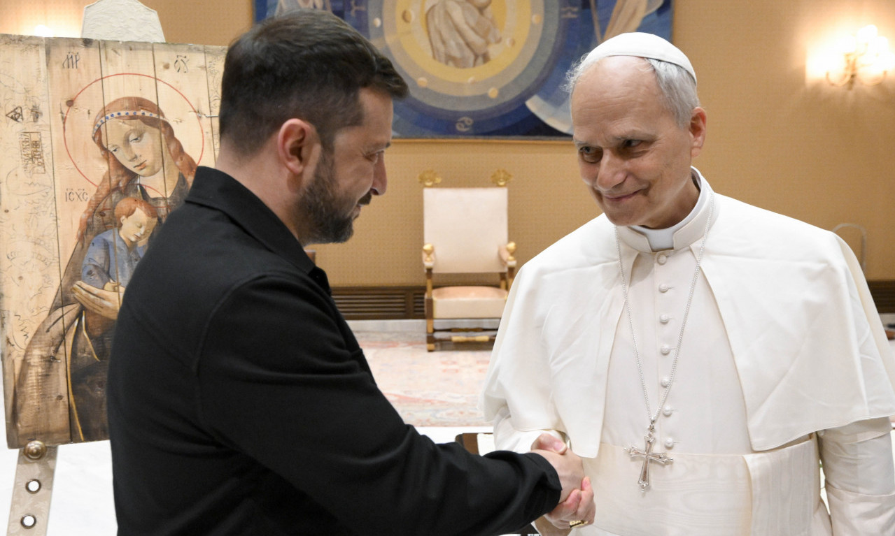 ZAŠTO ZELENSKI NIJE OBUKAO ODELO NA PAPINOJ INAUGURACIJI? Ima i te kako jak razlog za to (FOTO)