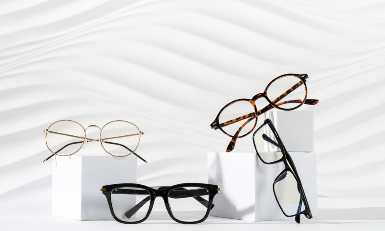 ZA 0 DINARA DO SAVRŠENO ČISTIH NAOČARA Trikovi koje vam optičari neće reći