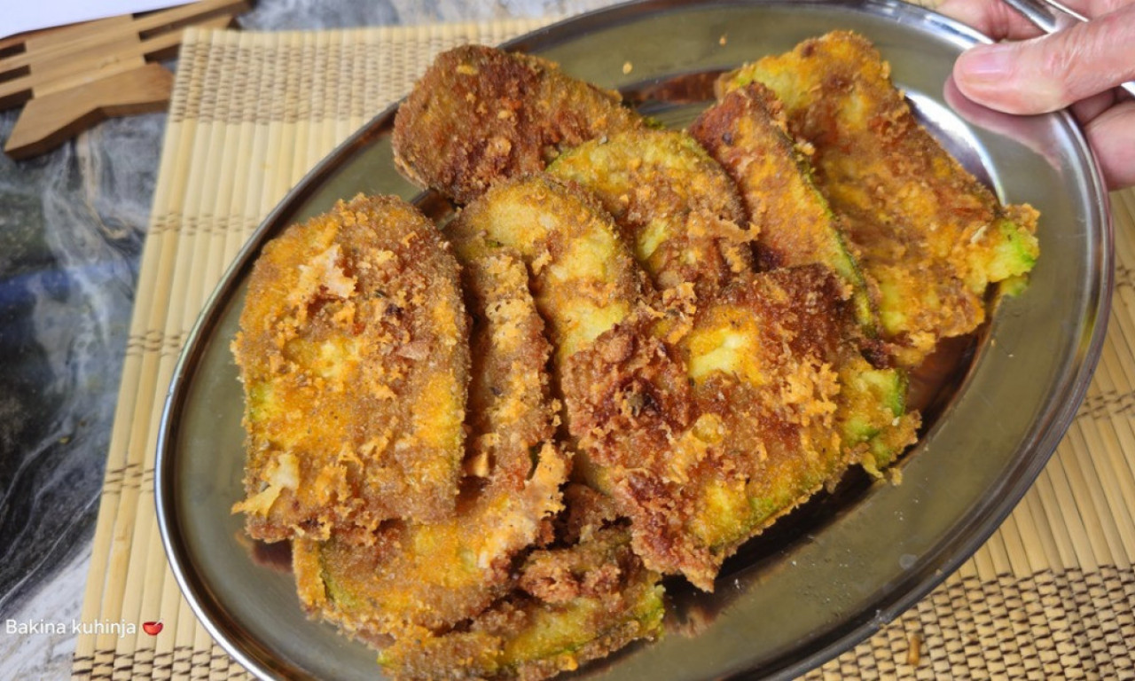 "ČIPKASTE" POHOVANE TIKVICE Sa aromatičnim prezlama i parmetanom, ovo ima poseban ukus!