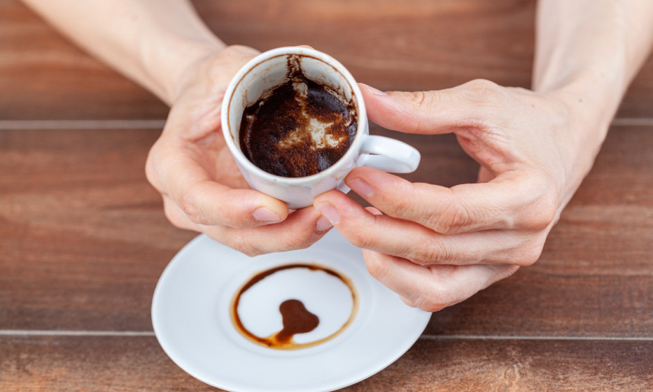 PRORICANJE IZ KAFE Sve tajne gledanja u šolju – šta znače simboli i brojevi