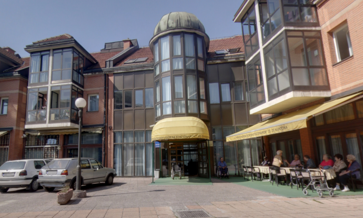 VELIKI POŽAR U DOMU ZA STARE! 150 ljudi bilo unutra, naređena hitna evakuacija (FOTO)