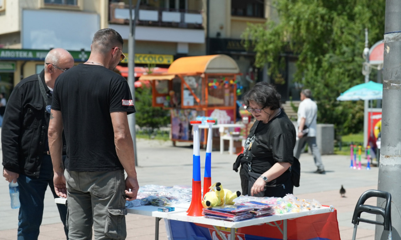 PROTEST STUDENATA BLOKADERA U ČAČKU Zaustavljene saobraćajnice u centru grada (FOTO)