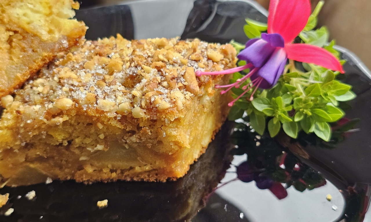 BRZ KOLAČ SA KARAMELOM Tako mirisan i sočan, morate probati!