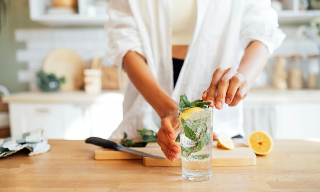 ZAŠTO JE VODA S LIMUNOM ČUDO ZA VAŠE TELO 10 razloga da je pijete svakog jutra