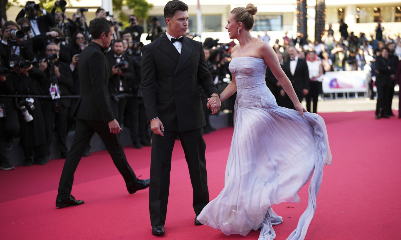 OVO JE HALJINA KOJU ŽELIMO U ORMARU Lavanda model Skarlet Johanson je modna inspiracija za leto! (FOTO)