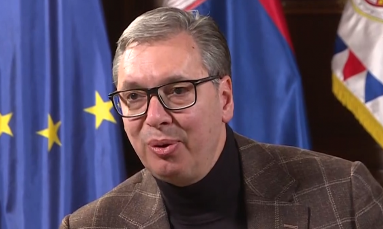 VUČIĆ IZ PREDSEDNIŠTVA: "Ove godine značajno povećanje penzija, a do kraja 2026. plate dostižu najmanje 1.174 evra"