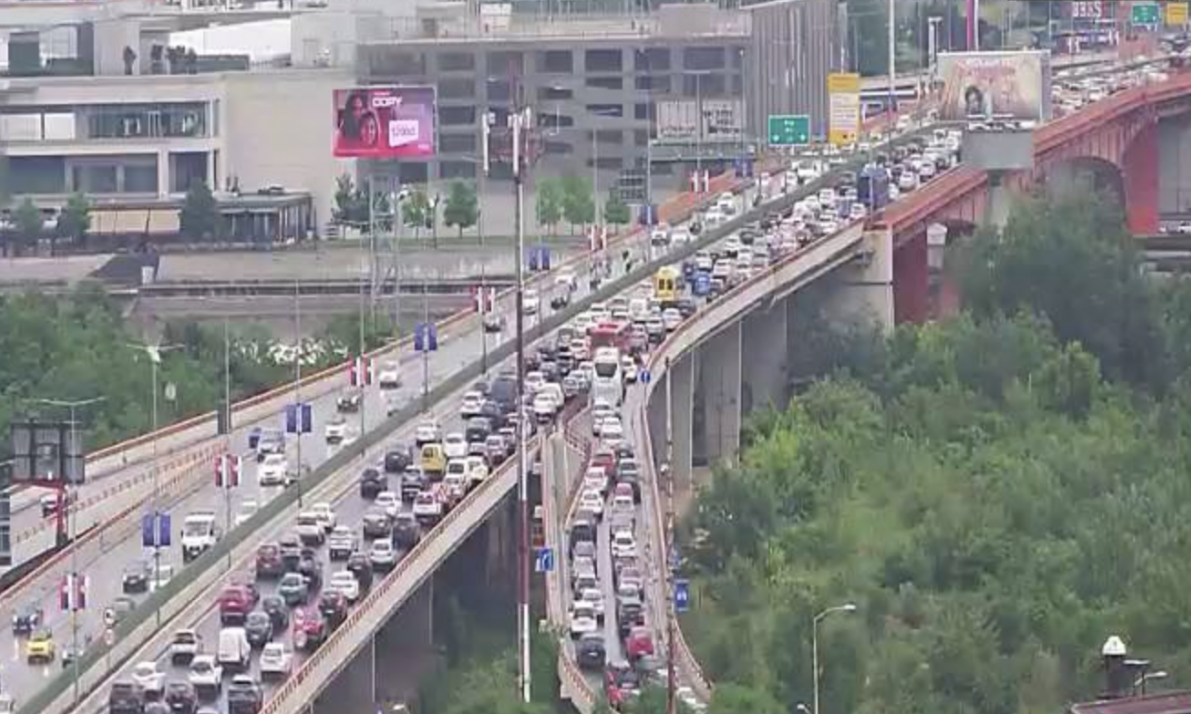 KOLAPS U BEOGRADU Pljusak pravi haos! Gužve su i na putevima na kojima ne biste očekivali (FOTO)