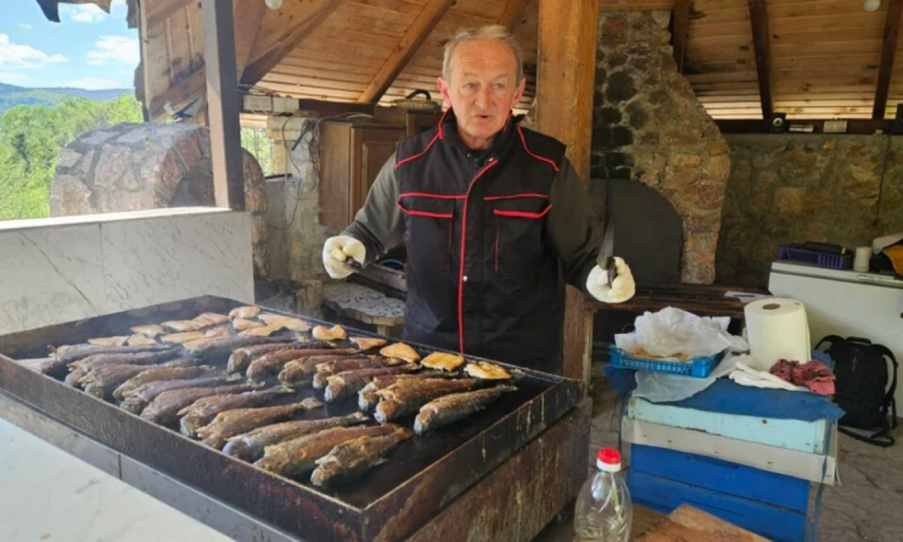PROIZVEDE 20 TONA PASTRMKE GODIŠNJE! Vojo počeo biznis sa skromnim kapacitetima, ali ostvario svoj san (FOTO)