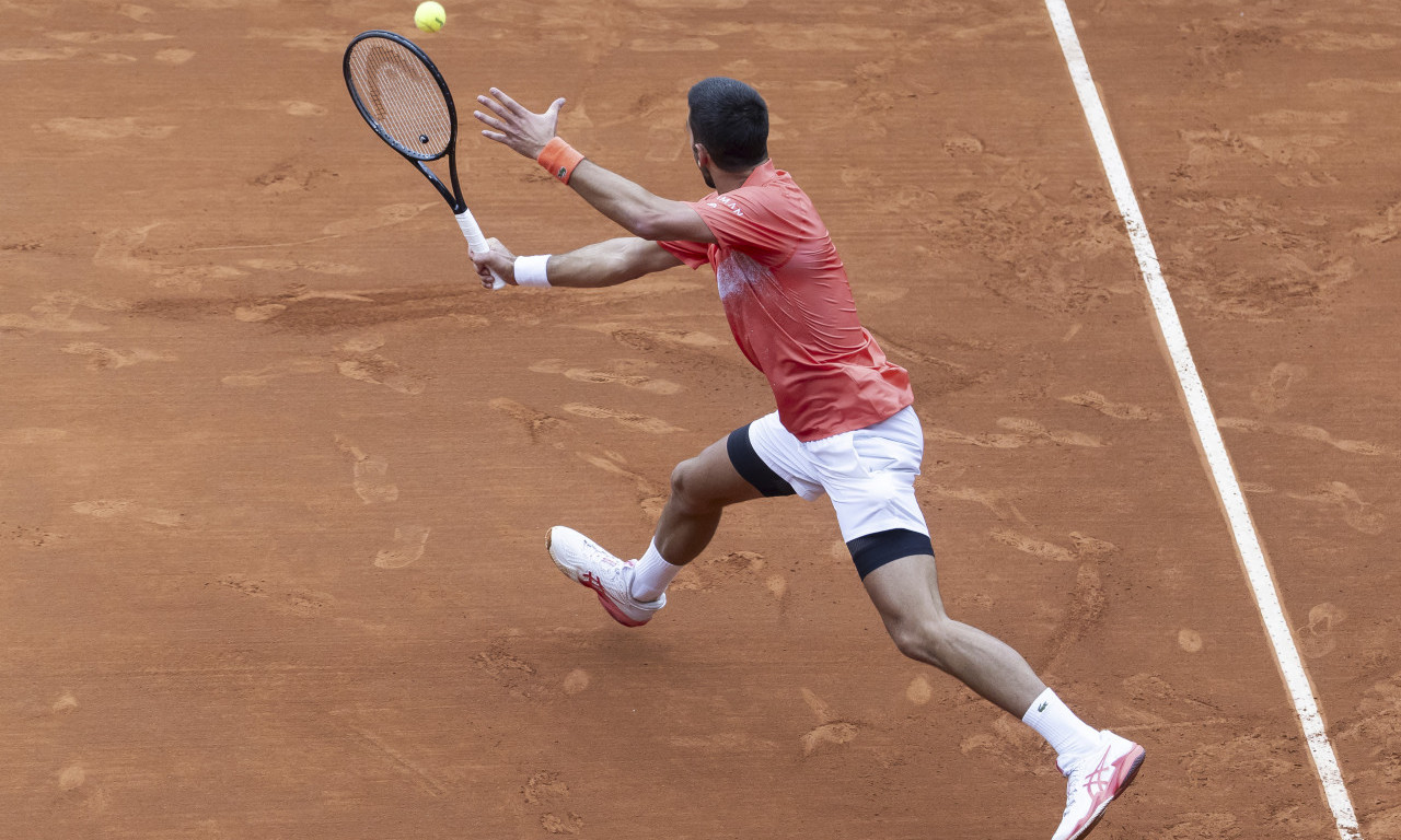 EMOTIVNO OBRAĆANJE NOVAKA NAKON TITULE: "Hvala mojoj porodici što je ovde.."