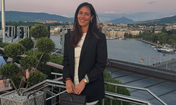 ANA IVANOVIĆ UŽIVA U ŽENEVI, A PRATIOCI JE NAPALI NA MREŽAMA: "Majka si, sedi kući!" (FOTO)