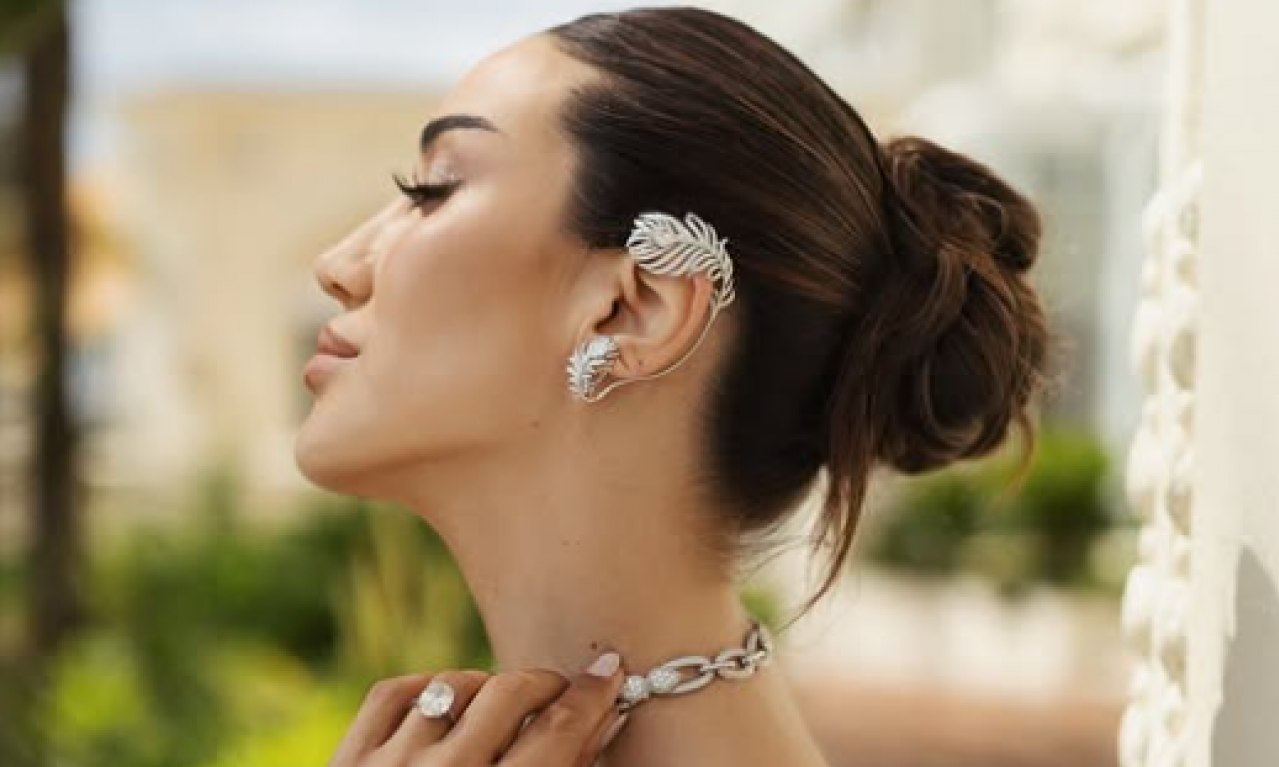 SRPKINJA U CENTRU PAŽNJE U KANU Tamara Kalinić u haljini i nakitu od 100.000 evra! (FOTO)