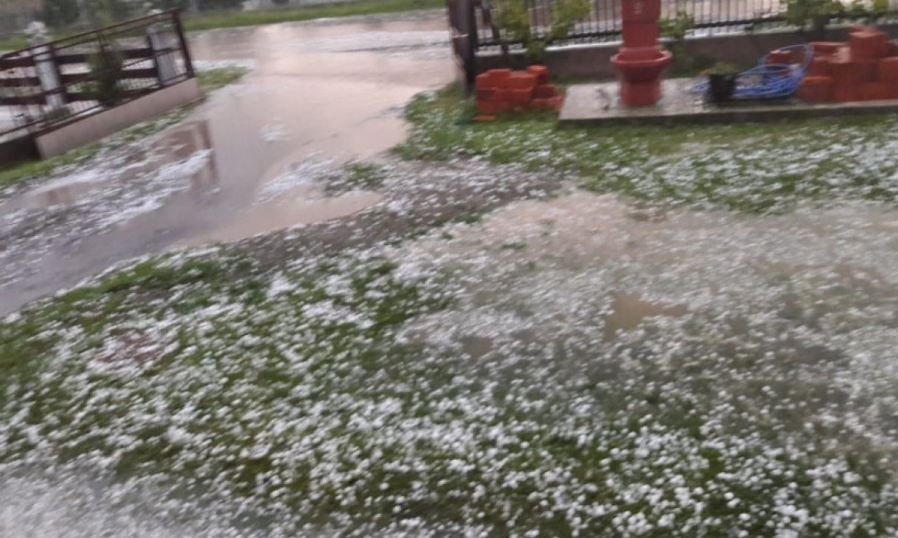 SMRAČILO SE USRED DANA, PA KRENULA OLUJA: Nevreme opustošilo sela oko Gornjeg Milanovca, šteta na usevima značajna