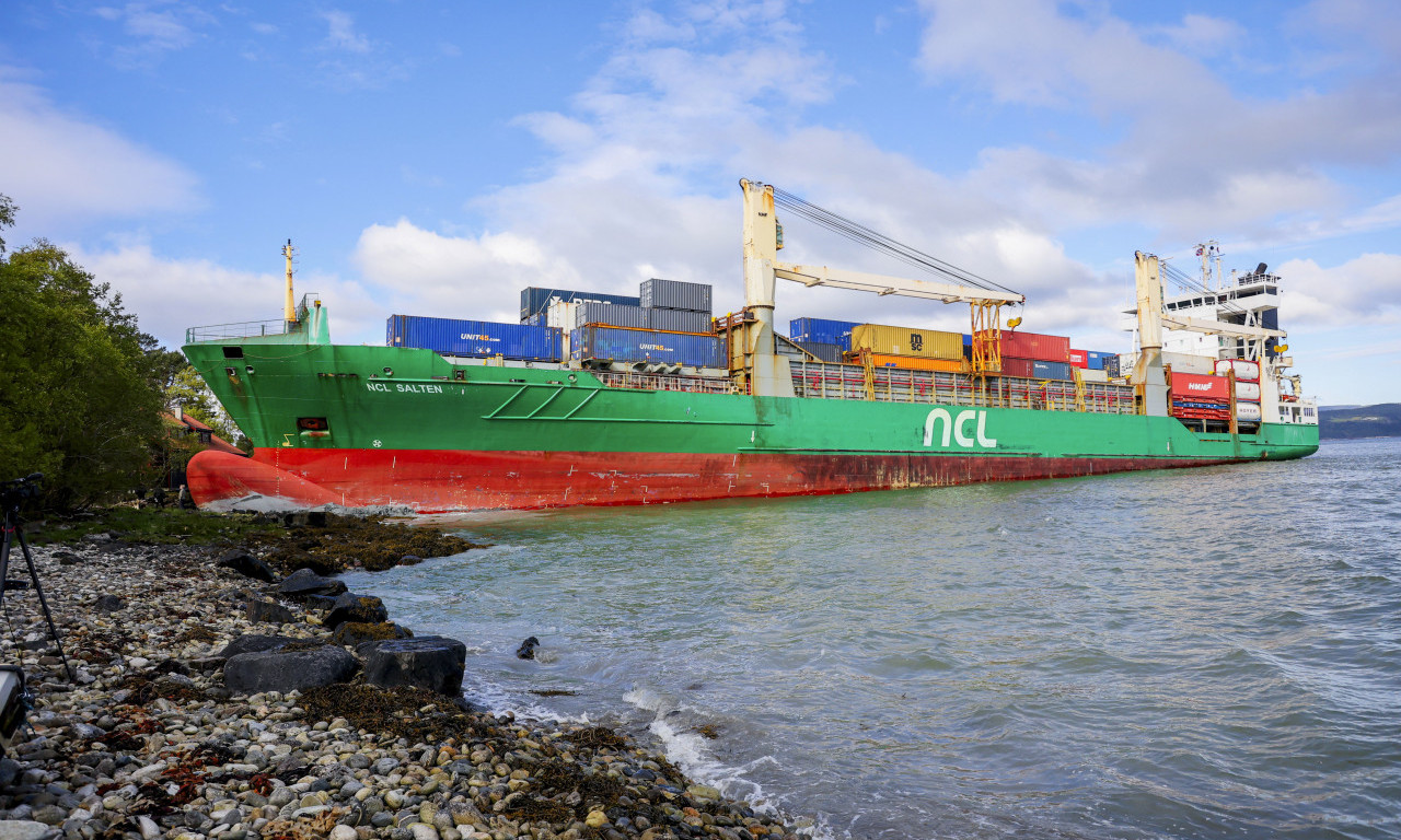 TERETNI BROD SE NASUKAO NEKOLIKO METARA OD PRIVATNE KUĆE: Evo šta je kazao domaćin kad je došao sebi od čuda