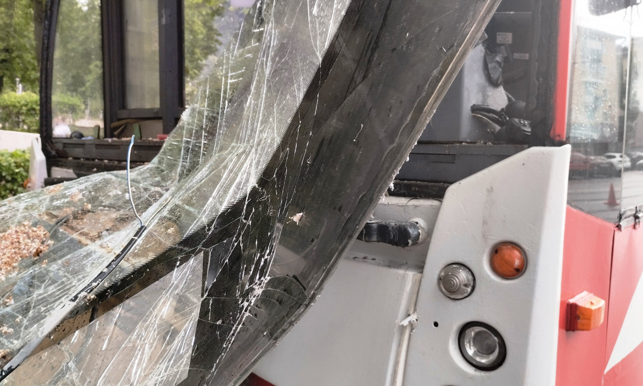 SVE EKIPE SU NA NOGAMA Sudarila se dva autobusa na auto-putu
