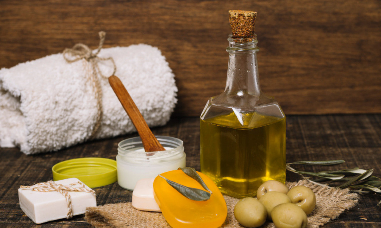 DOMAĆA KREMA ZA ČISTU KOŽU Jeftina, prirodna i deluje dok spavate!