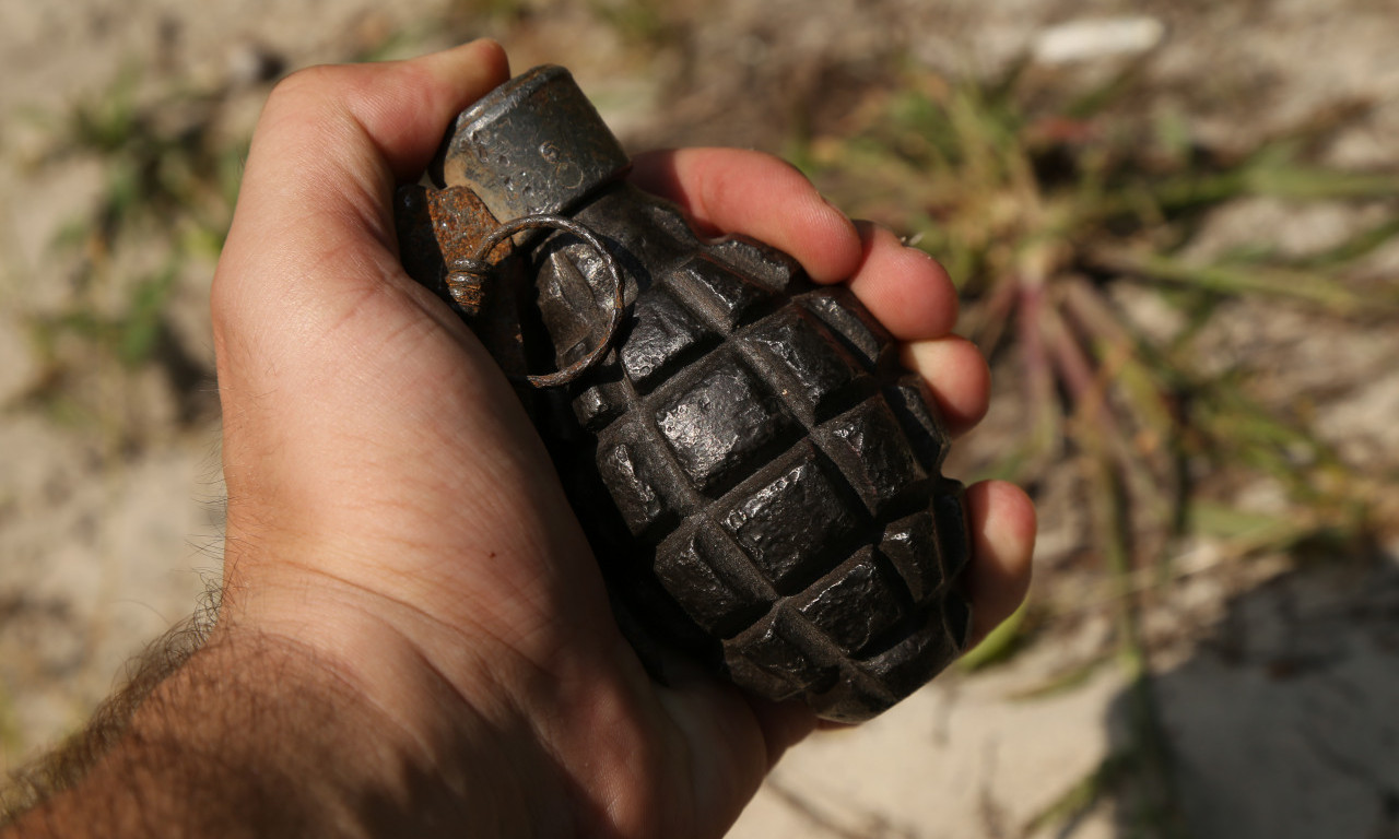 OGLASILO SE TUŽILAŠTVO O BACANJU BOMBE U ZEMUNU Traži se privor za mladića - aktivirao je, pa pobegao