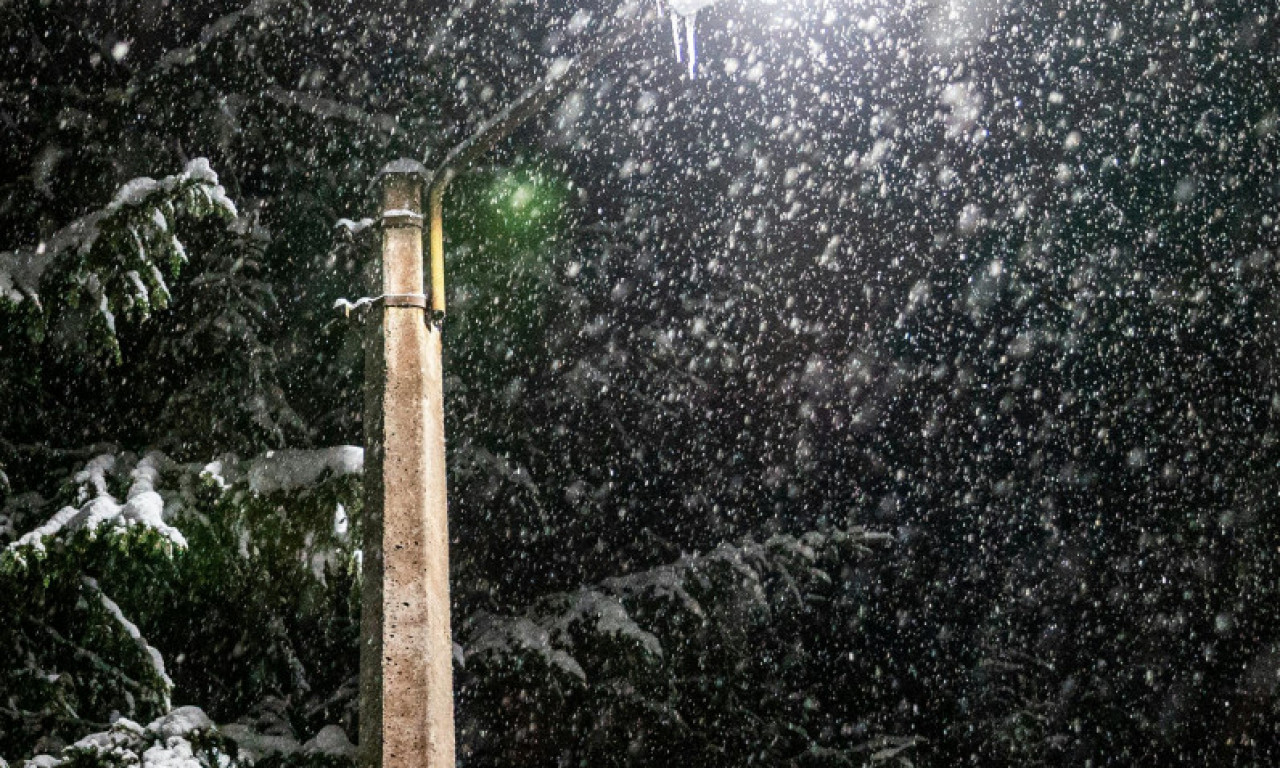 SNEG KREĆE VEČERAS! Na udaru će biti prvo ovi delovi Srbije, pogledajte gde će najjače vejati tokom noći
