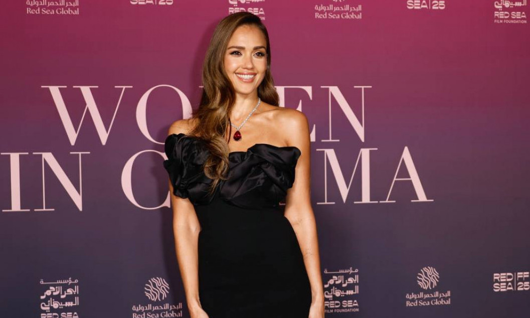 POSLE RAZVODA – NOVA LJUBAV? Džesika Alba snimljena sa misterioznim muškarcem u Londonu! (VIDEO)