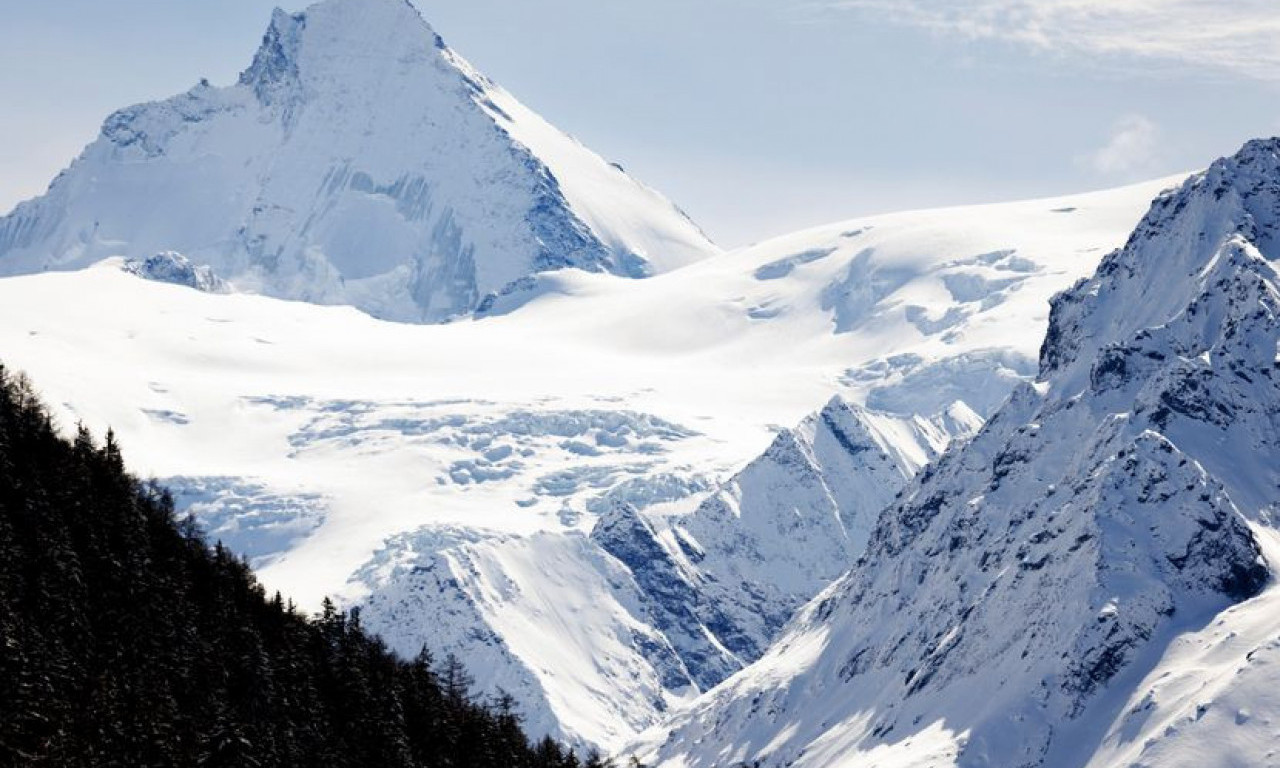 TREĆA SMRT U TRI DANA NA ALPIMA Skijaš poginuo u lavini van skijaške staze, njegov prijatelj nepovređen