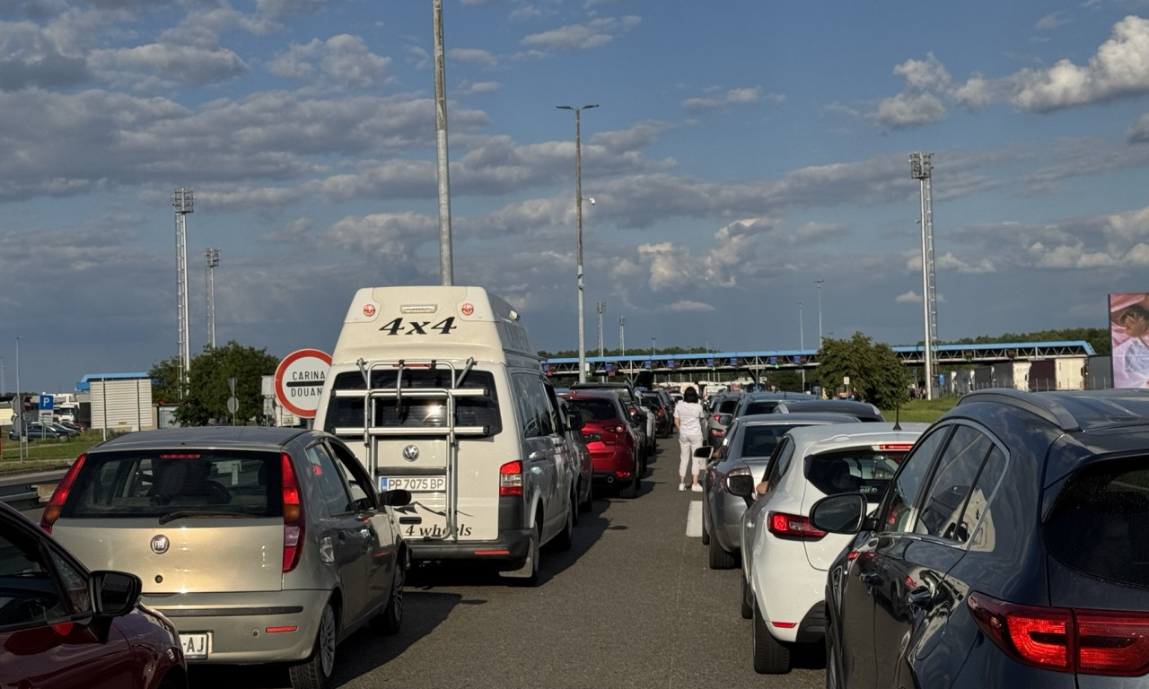 NA OVOM GRANIČNOM PRELAZU POTPUNI KOLAPS Putnici se žale: "Problem pravi hrvatska policija" (FOTO)
