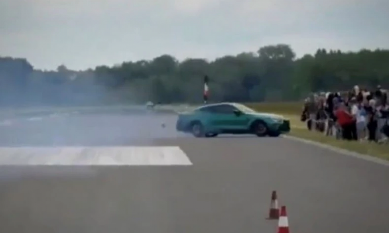 AUTOM ULETEO U PUBLIKU! Mladić izgubio kontrolu nad vozilom: Pokosio gledaoce na trci, 14 povređenih (VIDEO)