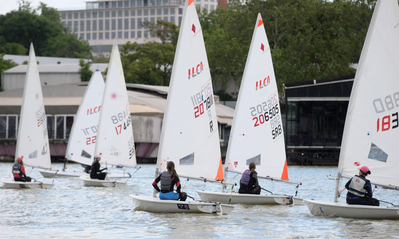 ŠTA SE TO DESILO U BEOGRADU? Pogledajte nesvakidašnji prizor na Savi! (FOTO)