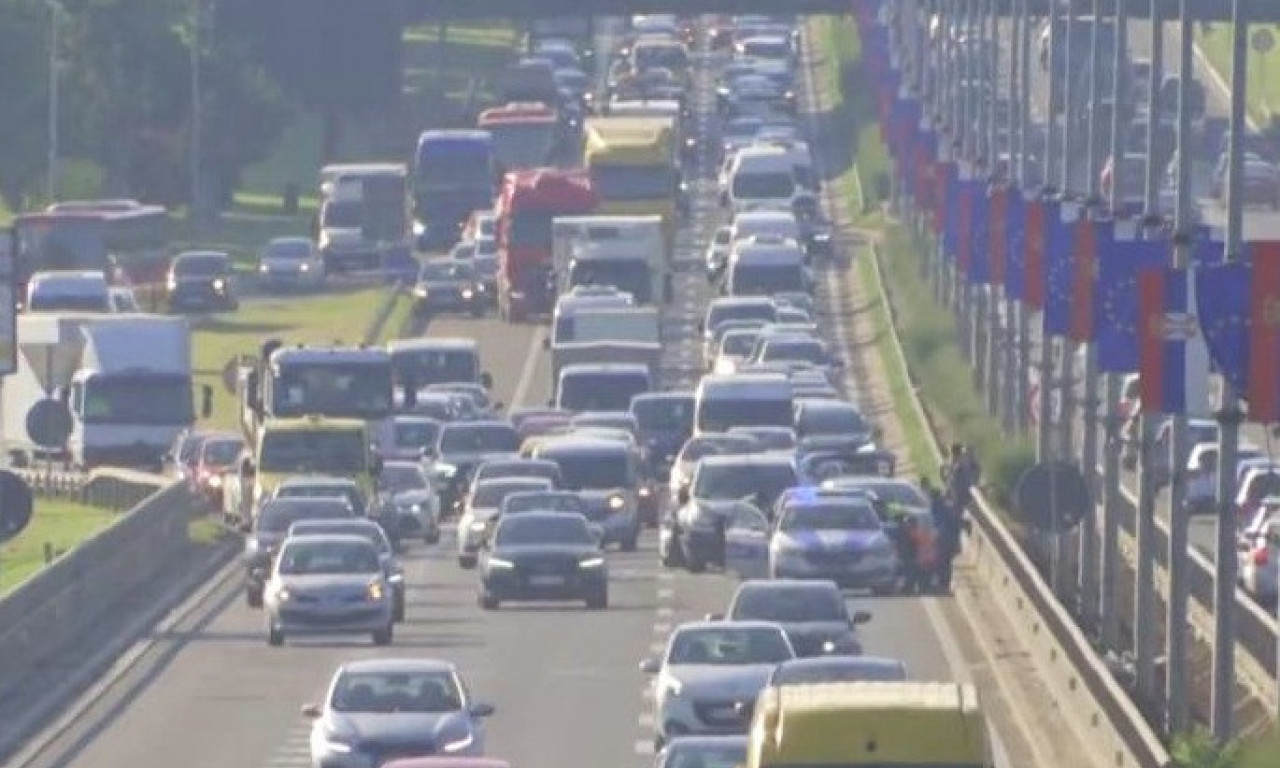 NE PRILAZITE NOVOM BEOGRADU - SVE STOJI Pogledajte prve slike lančanog sudara! Totalni je haos (FOTO)