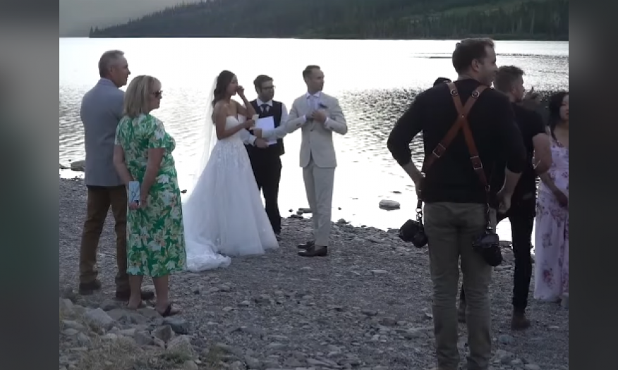 VENČANJE PREKINULI ZVUKOVI ZAPOMAGANJA Pogledajte video koji pokazuje zašto svadbe u prirodi nisu uvek najbolji izbor