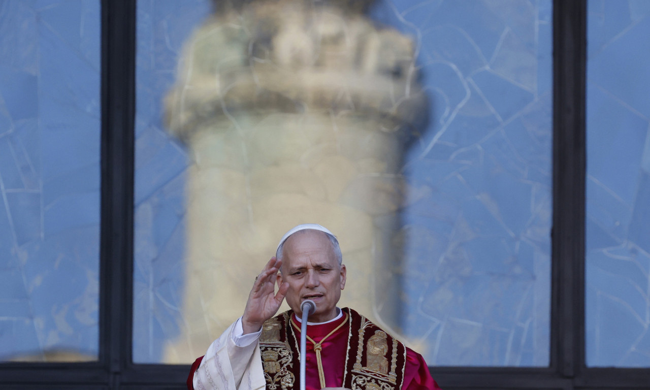 PALE KRITIKE NA NEDELJNOJ MISI Poglavaru Rimokatoličke crkve ova "žalosna pojava" naročito smeta