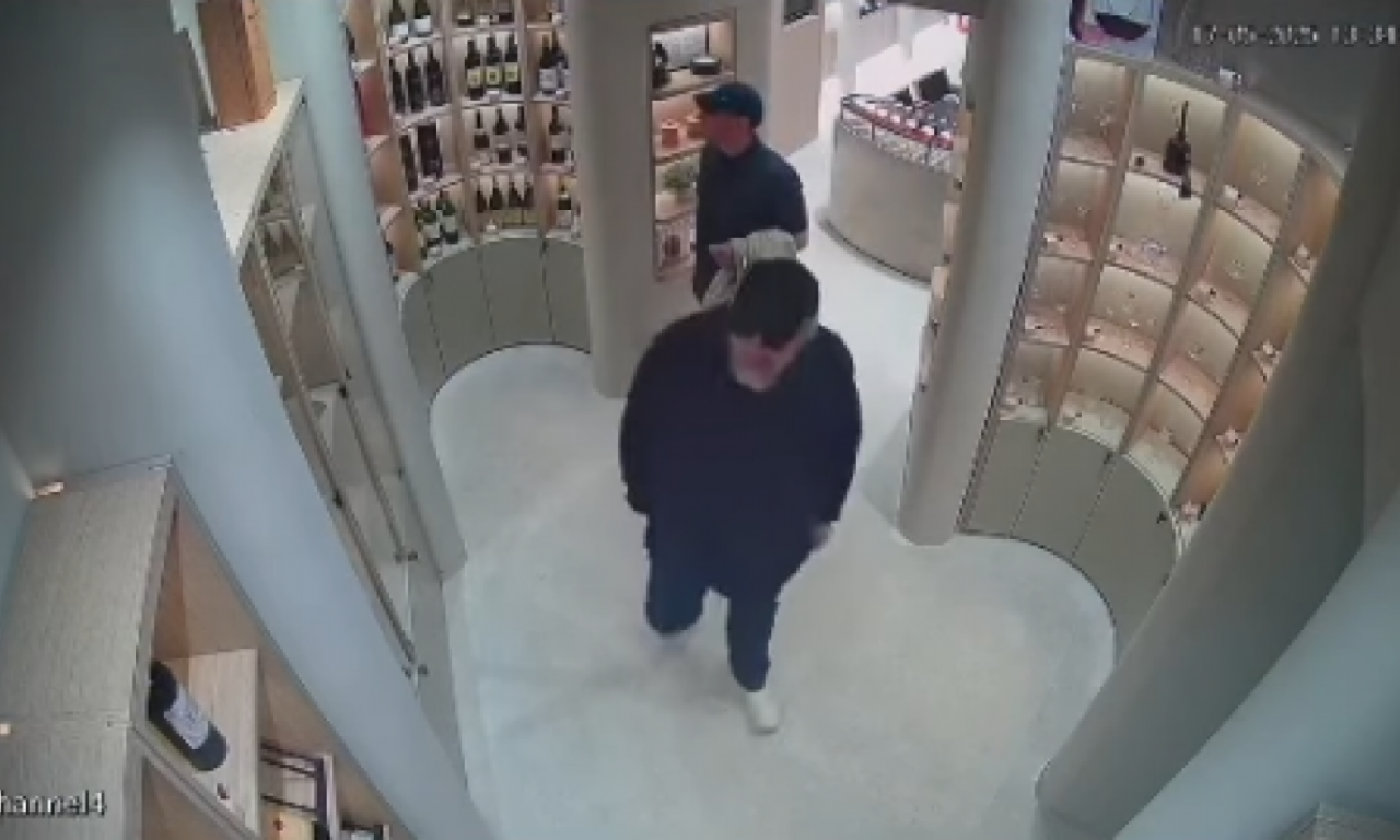 SERIJSKI LOPOVI HARAJU BEOGRADOM: Jedan odvraća pažnju prodavcima, drugi "operiše", dobro ih pogledajte! (FOTO/VIDEO)