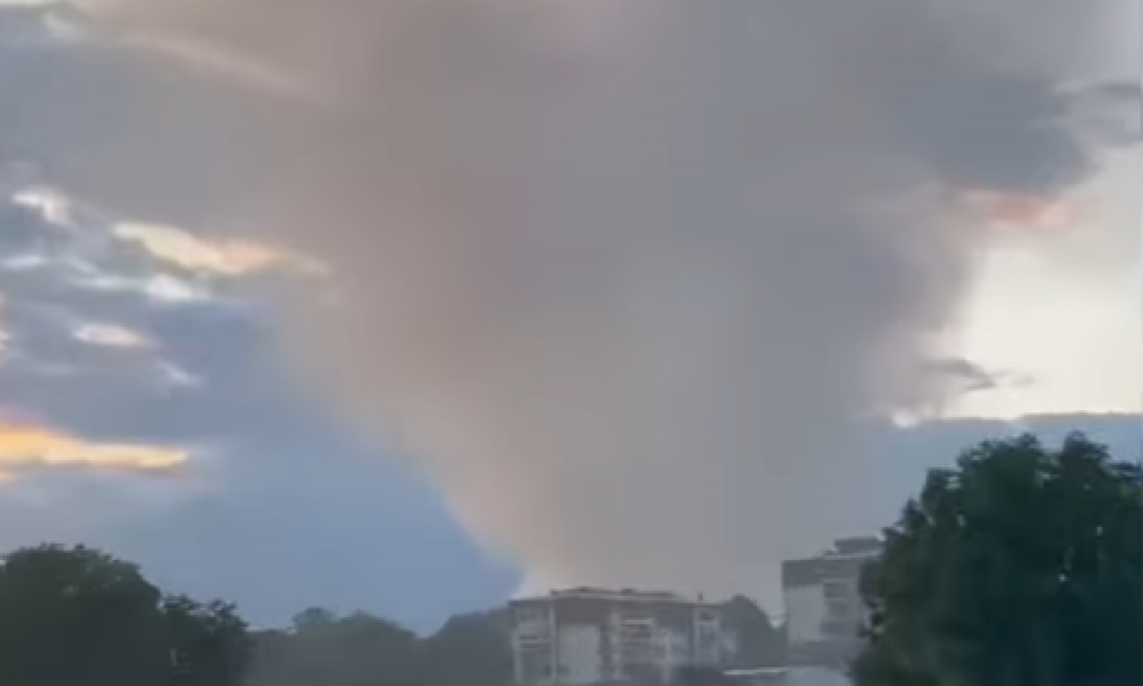 CELO KRALJEVO POD DIMOM: Veliki požar na deponiji (VIDEO)