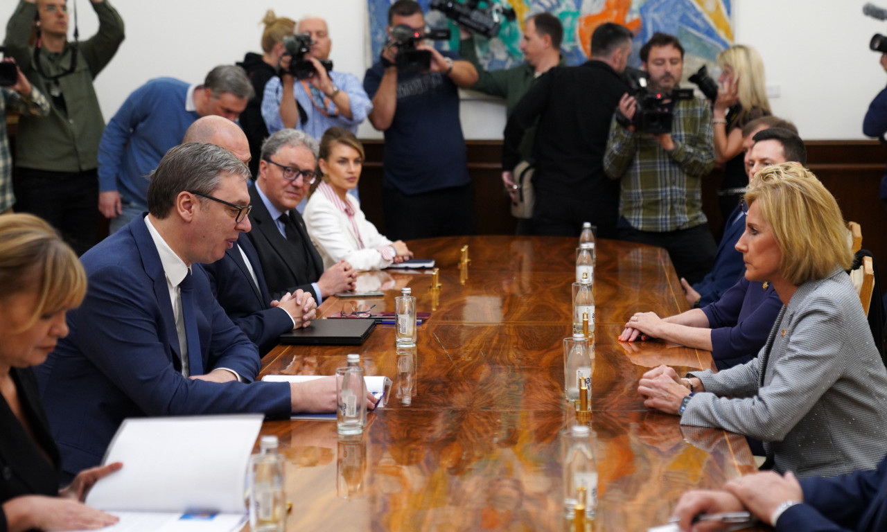 VUČIĆ SA KONGRESMENKOM SAD Jačanje srpsko-američkih odnosa uz visoko priznanje