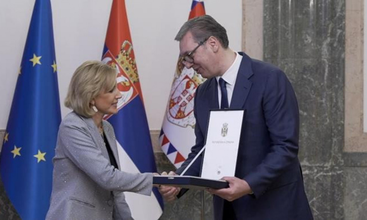 VUČIĆ ODLIKOVAO KLAUDIJU TENI: Predsednik uručio Orden srpske zastave prvog stepena (VIDEO)