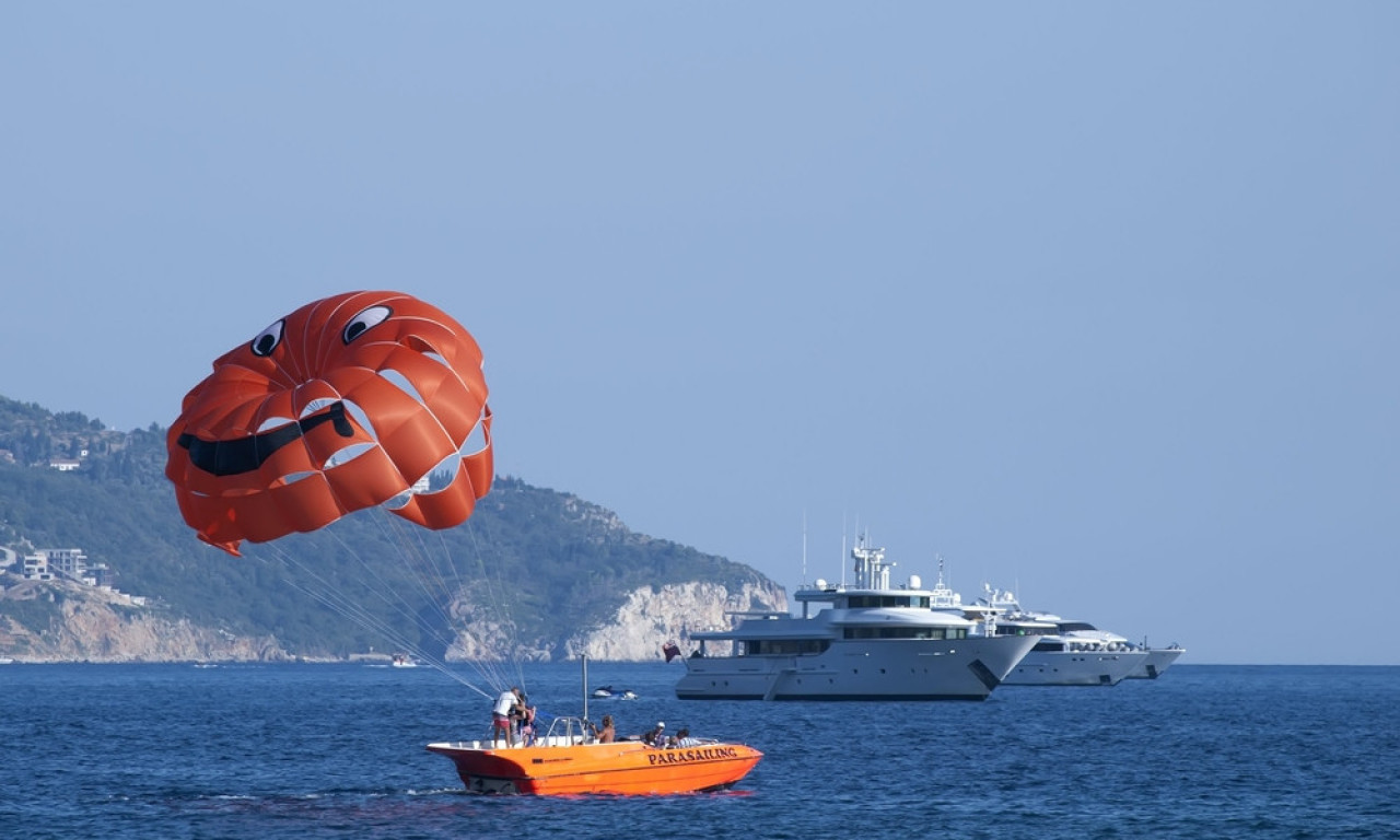 OVO VAM NIKO NE KAŽE, A ONDA SAMO ČUJETE ZVUK Javila nam se devojka koja je letela parasejlingom, bila je preplašena!