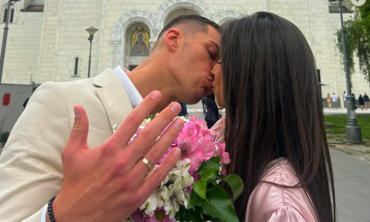 UNUKA TOZOVCA SE UDALA ZA FUDBALERA! Intimno venčanje, romantična prosidba i jednostavna torta - ovo su detalji (FOTO)