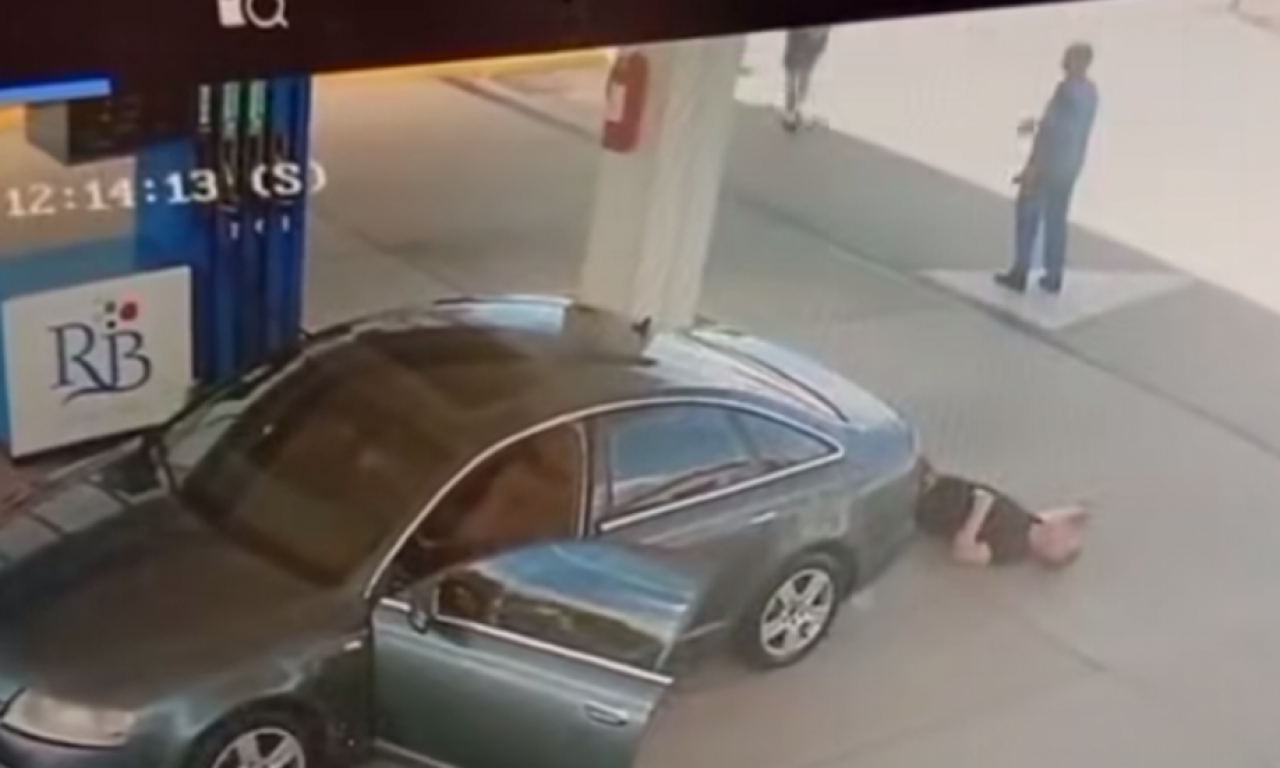 POLITIČAR NOKAUTIRAN NEPOMIČNO LEŽI PORED AUTA Napadnut na benzinskoj pumpi! (VIDEO)