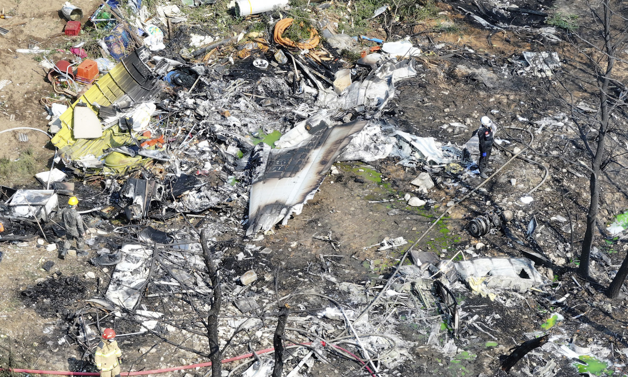 TRI OSOBE PRONAĐENE MRTVE POSLE AVIONSKE NESREĆE U JUŽNOJ KOREJI Za četvrtom se još uvek traga (FOTO)