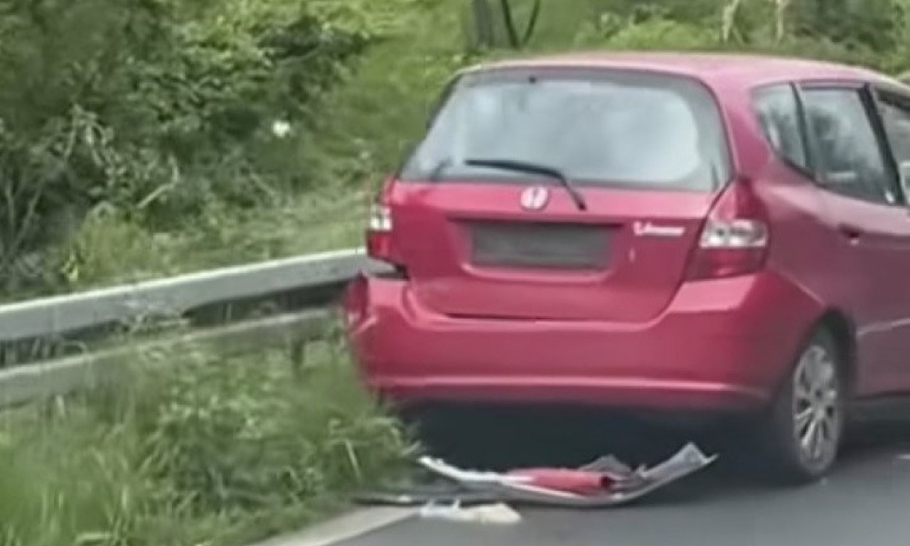 AUTOMOBIL POTPUN UNIŠTEN Teška saobraćajna nezgoda u Donjoj Kamenici (VIDEO)