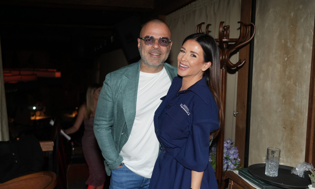 VELIKO SLAVLJE U DOMU ANE SEVIĆ Pevačica preplavljena emocijama, stigla čestitke i od Darkove žene