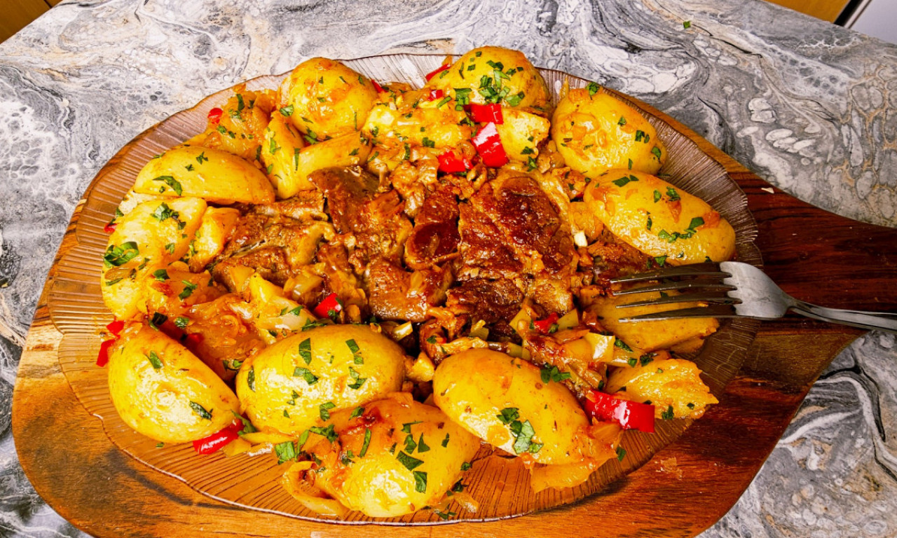 MLADI KROMPIR SA POVRĆEM Može i da bude posno a pravi je melem za dušu!