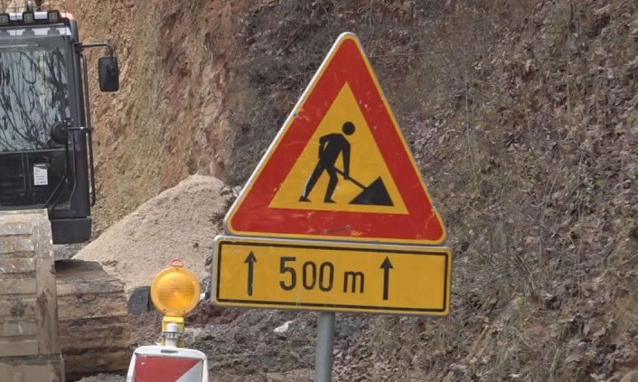 AKO KREĆETE NA PUT, NAORUŽAJTE SE STRPLJENJEM Radovi na više deonica auto-puta
